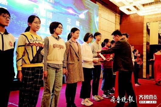 山东省首届中小学生作文大赛颁奖典礼举行，50名齐鲁小作家亮相