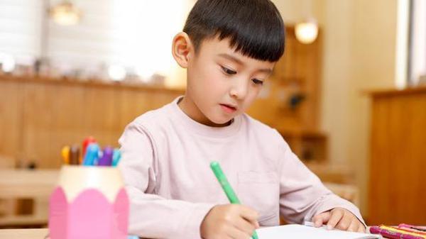 二三年级孩子如何写好想象作文？不用编，靠3点方法，简单有效 1