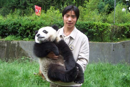第一次与大熊猫亲密接触