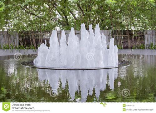 漂亮的喷泉组成三年级