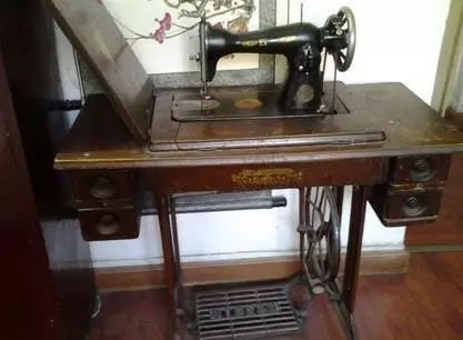 奶奶的旧缝纫机