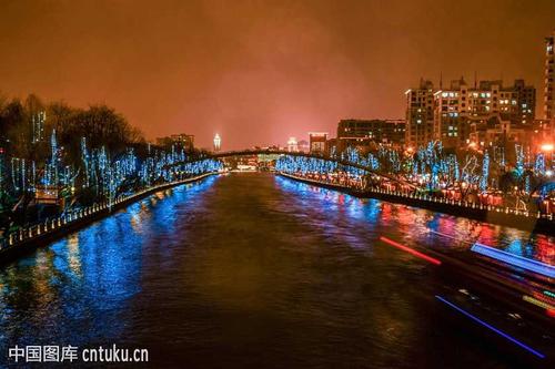 京杭大运河的夜景