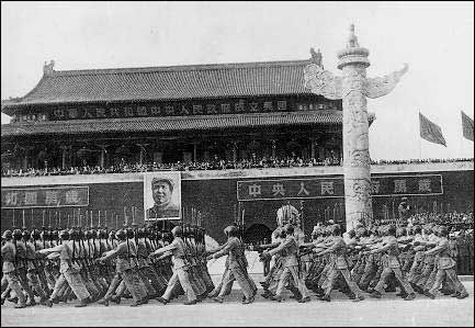 毛泽东让中国人民站起来读书之后