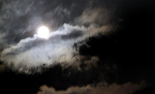 晚上寻找中秋月