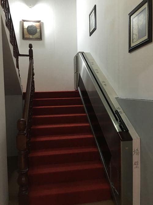 楼梯和电梯