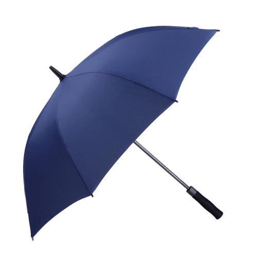 蓝色伞在雨中
