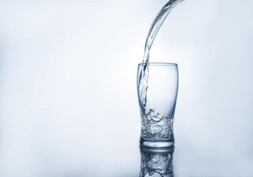 一杯纯净的水