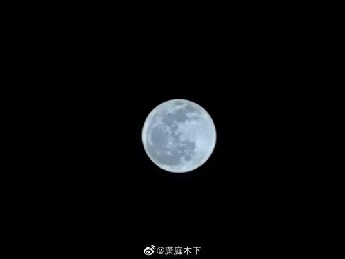 中秋节的组成：尹青充满了月亮_1200字