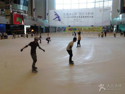 六年级组成：父母梦想真正的滑冰溜冰场_750字