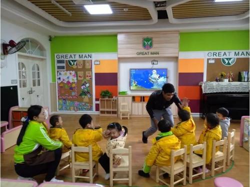 幼儿园家长开放日《游乐场里》活动设计