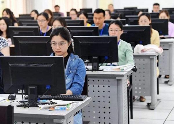 中国一些学生的作文，为何“满纸荒唐言”？老师：要写正能量 2