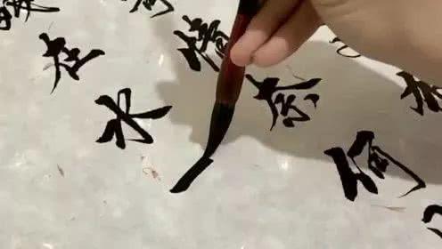 人能感动，就能幸福_1200字