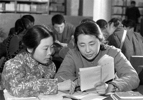 她是中国高考第一位女状元，作文荣登人民日报，成绩至今仍未公布