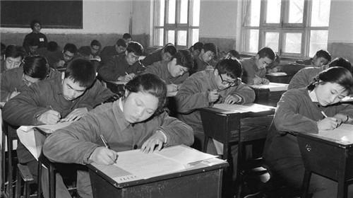 她是中国高考第一位女状元，作文荣登人民日报，成绩至今仍未公布 6