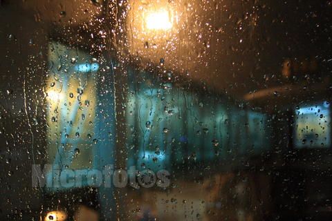 [PK赛]下雨的构图：令人难忘的雨夜_650字
