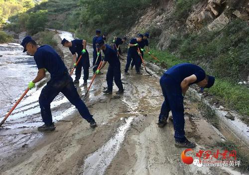 雨中的蓝