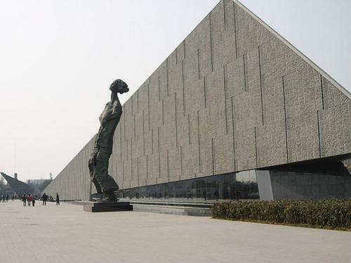 参观南京大屠杀纪念馆