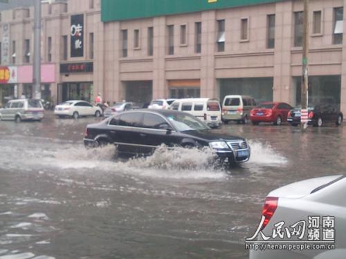 郑州在暴雨中