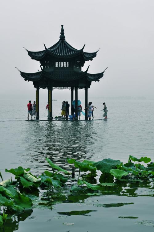 雨中的西湖