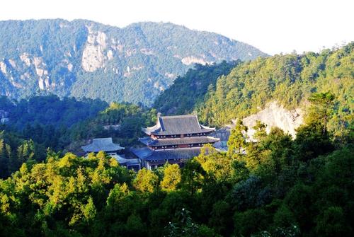 一阵微风拂过太母山