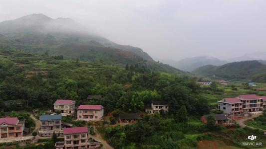 雨后的山村