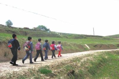 在放学回家的路上