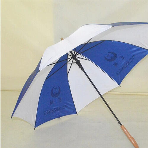 雨中的蓝伞