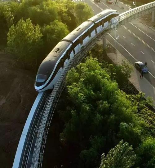 搭乘未来的高速火车