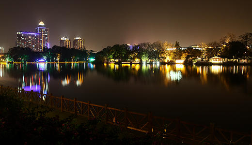 西湖美丽的夜晚