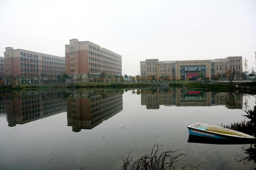 风雨校园