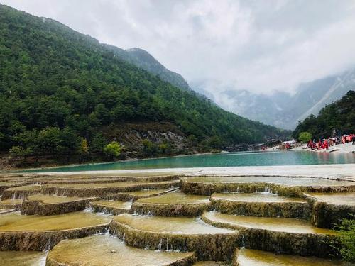 返回的湖