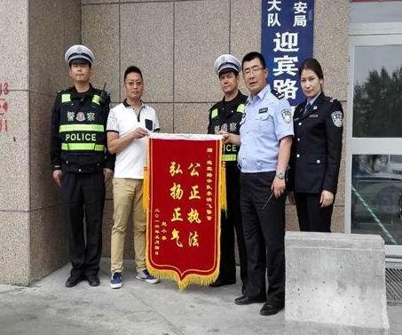 谢谢交警