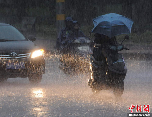 倾盆大雨