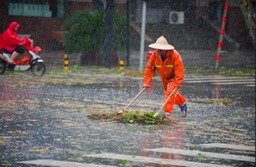 雨中清洁