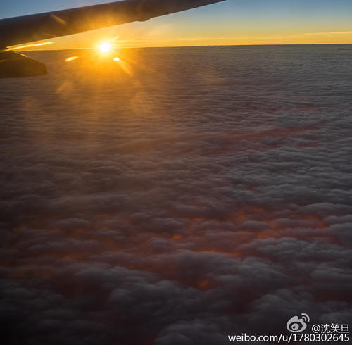 从30,000英尺的高空观看日出