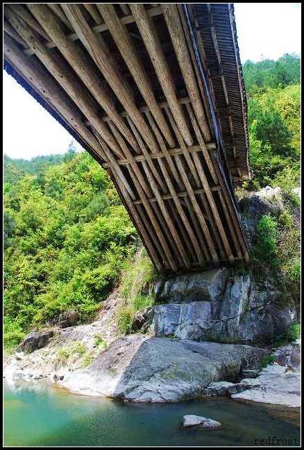 秦在棘手的道路上