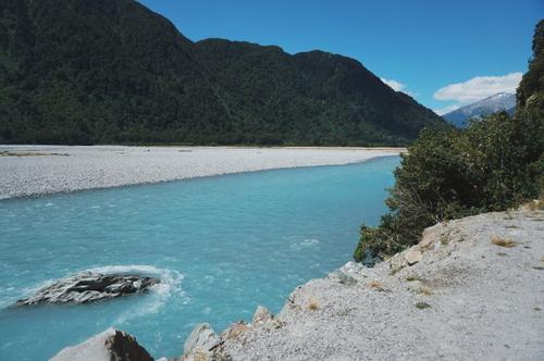 溪，河和海