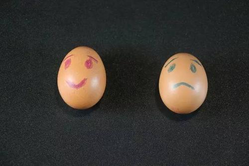 如何区分生鸡蛋和熟鸡蛋