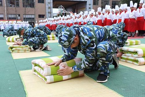 学校军事训练第一堂课