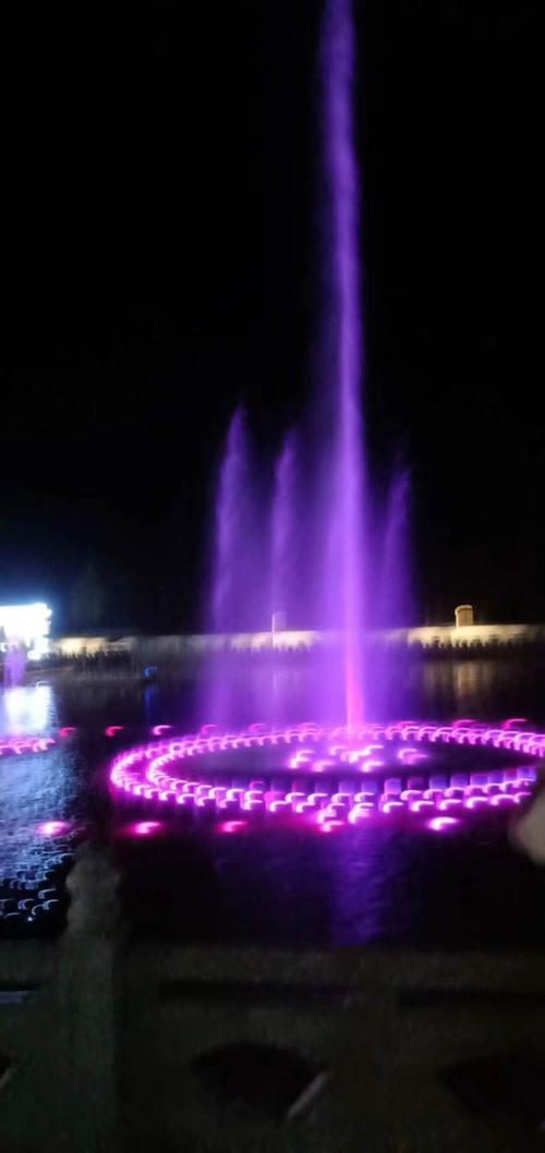 游览神农湖音乐喷泉