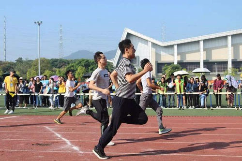 学校运动会真是令人兴奋