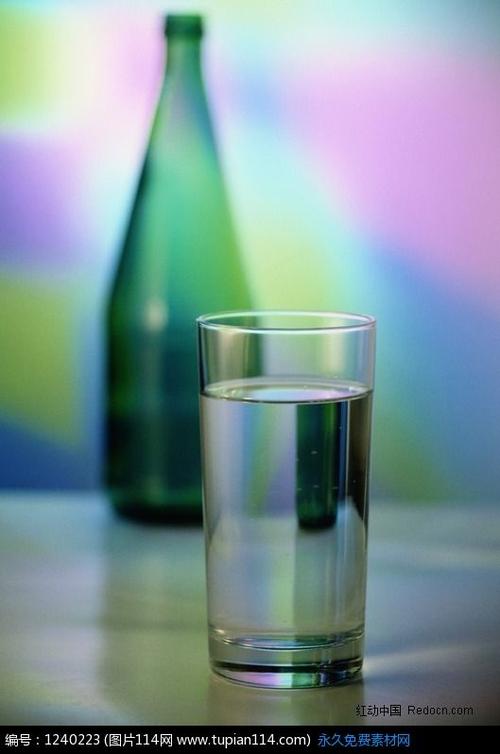 生活就像一杯纯净的水