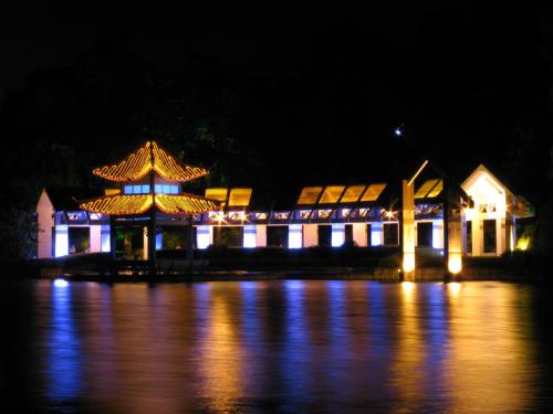 夜间旅游东湖公园