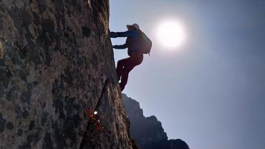 是一个勇敢的登山者