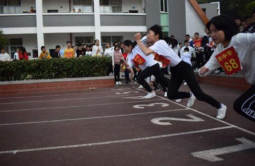 自信地包含权力