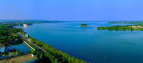 美丽的刘烨湖