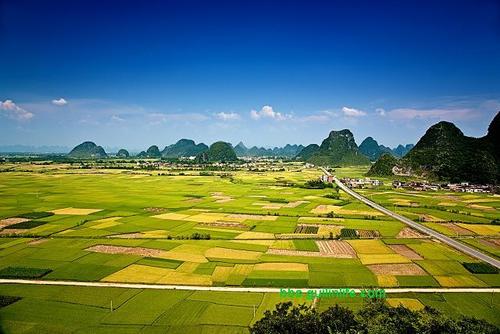 田园诗般的风景的构图：秋季田园诗般的风景_500字