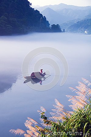 描述“湖泊”_600字的诗