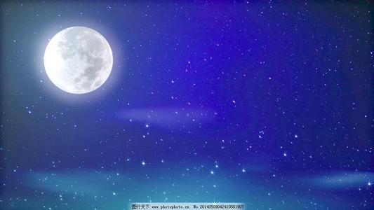 月球上的构图：夏天通过，秋季来临_750字