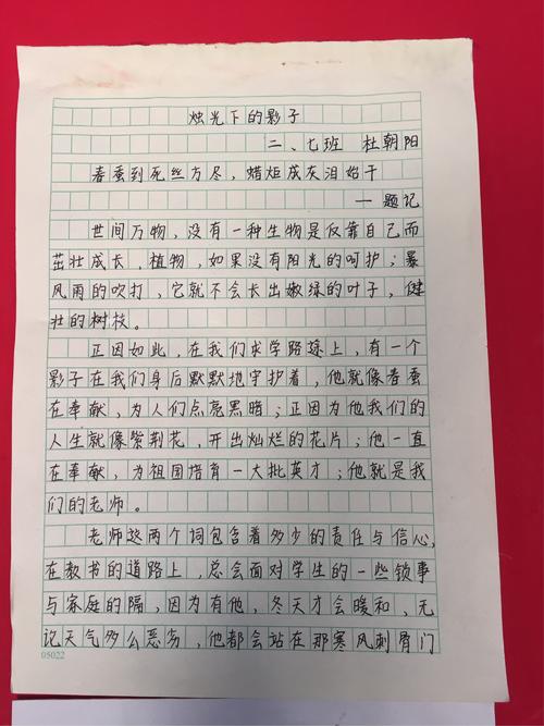 在路上，我记得今天是我的生日，告诉自己生日快乐，我的眼睛是酸，我记得我的生日母亲陪着......女孩拿了一个门，透门闪过一个懊悔。什么？母亲的爱，我不知道为什么母亲离开。在过去的两年里，我听说我的母亲已经有了一个小弟弟，我不明白，我被母亲放弃了，我仍然想要我母亲的爱吗？